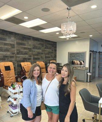 Angie & her beautiful Clients. Adorbs!