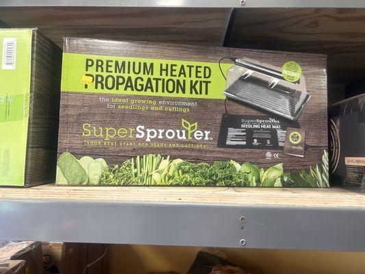 I couldn't believe I found the heated propagation kit I've been looking for