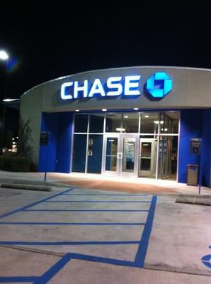 Chase Bank (exterior, entrance)