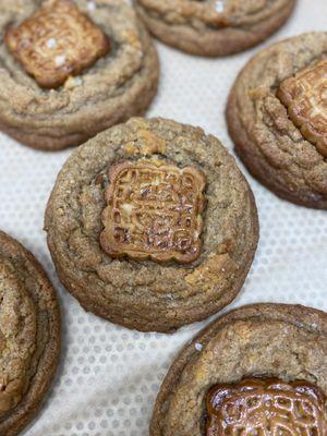 White Lotus double yolk "mooncake"