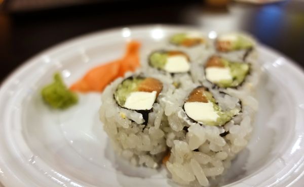 Guilty pleasure #376 - the Philly Roll, the perfect marriage of salmon and cream cheese