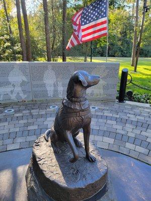 Service Dog Statue