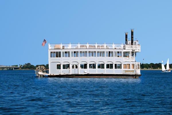 Sternwheeler cruises on Mission Bay, San Diego