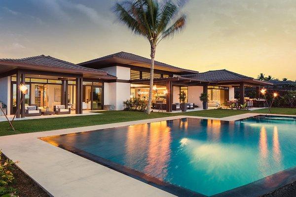 Wailea home wrapped in Sherwin-Williams