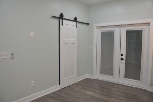 Bedroom with barndoor closet