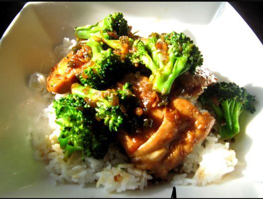 Chicken with broccoli/ white rice