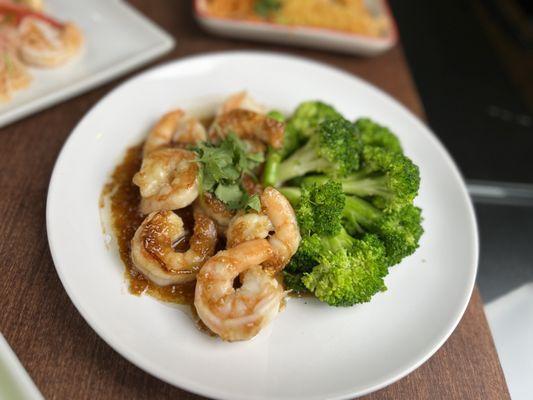 Pad Garlic... Stir Fried protein of choice in our signature brown sauce. Served with steam brocolli & steamed rice.