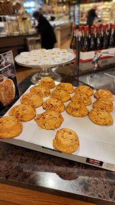 The Cookie is rolling out with Peanut Butter cookies and they're sampling today~