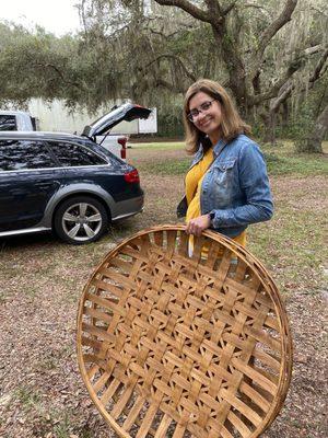 Liza and her baskets