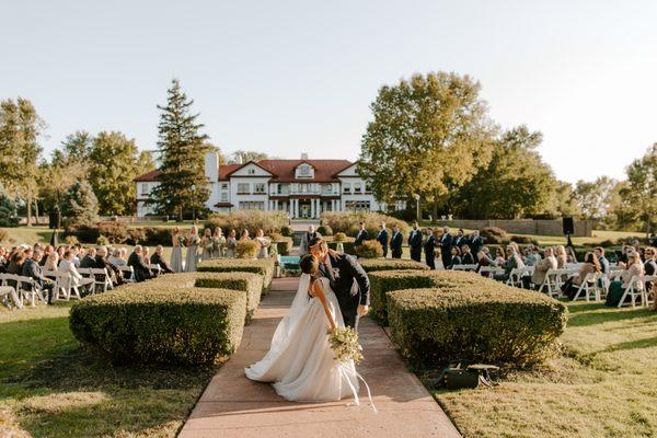 Ceremony in the sunken garden with fountain