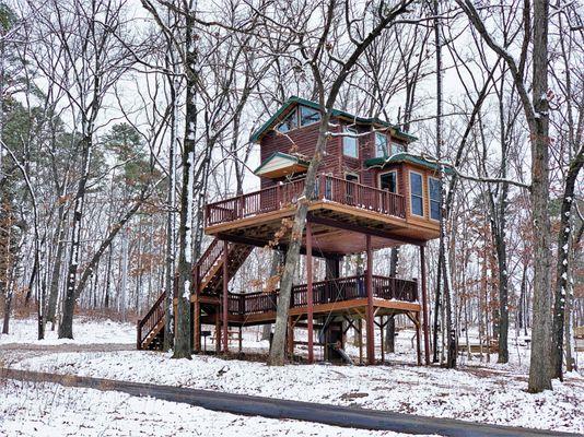 The amazing "High Hope" tree house - beautiful during every season