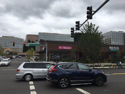 Literally in the shadow of T-Mobile US HQs, if you don't get satisfaction at this store, you ain'ta gonna git none!