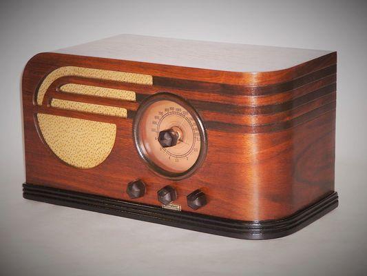 Ca.1936 Mission Bell "Symphony" radio