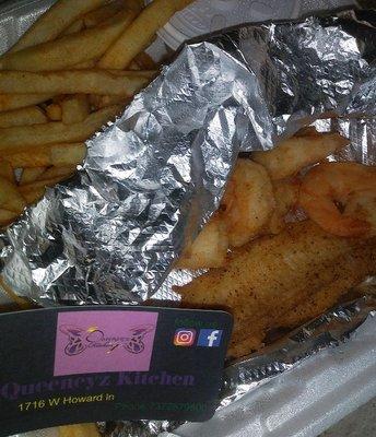 Catfish meal with 6 shrimp fries and coslaw