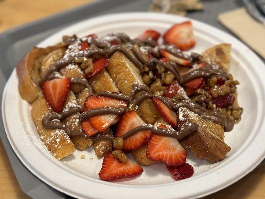 Delicious Nutella-Strawberry French Toast w/ Banana & Nutella & Walnut