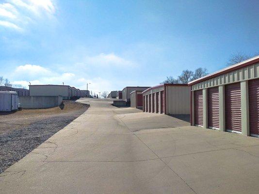 Easy Stop Storage in Branson, MO offers plenty of wide open space for easy access in and out of your storage unit!