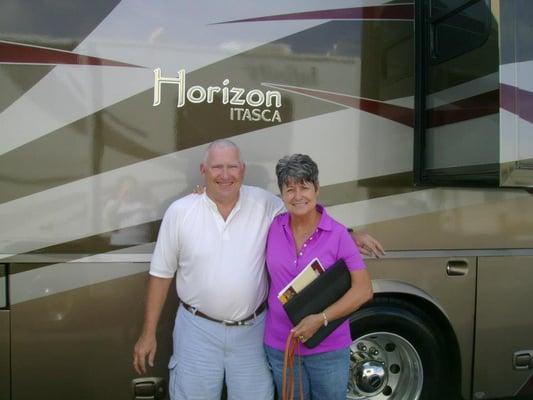 Edwin & Eloise just bought a 2004 Itasca Class A Diesel Pusher!