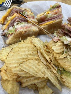 Club Sandwich with chips