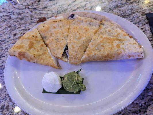 Spinach & mushroom quesadilla