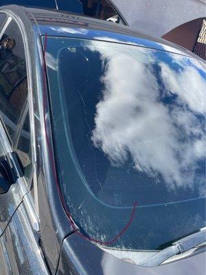 Crack windshield that should have been replaced