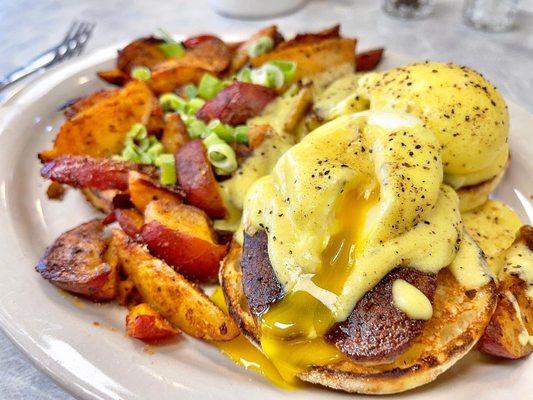 Nat's Benedict with American Fries