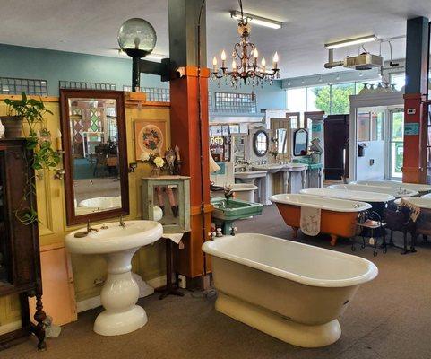 antique tub & pedestal sink