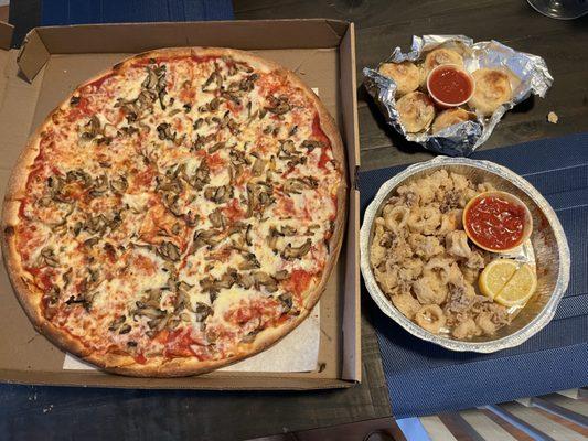 Regular Pizza with Mushrooms, Fried Calamari, Garlic Knots