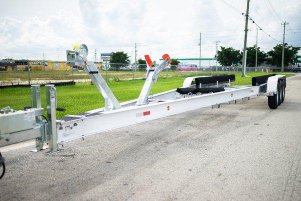 Beautiful Triple axle w/brakes
 for 31 to 36' boats