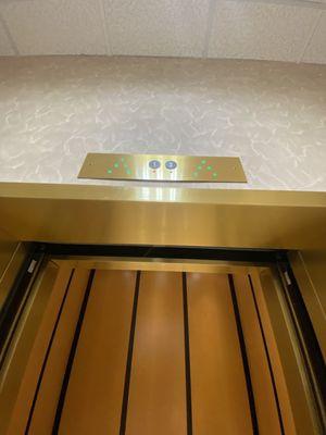 Tall Gold ThyssenKrupp VR elevator, Dillard's Stones River Town Centre