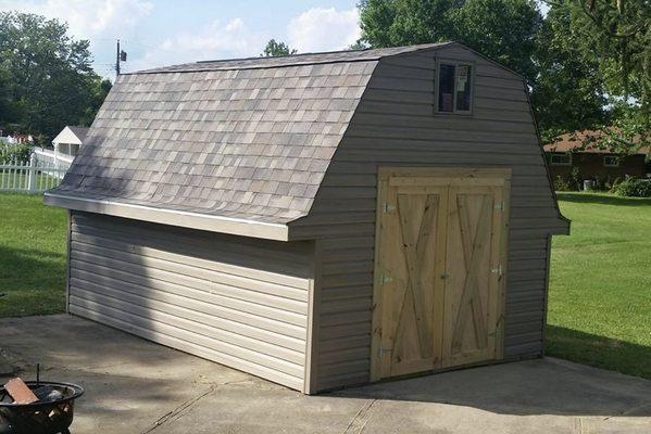 Pole barn or shed building