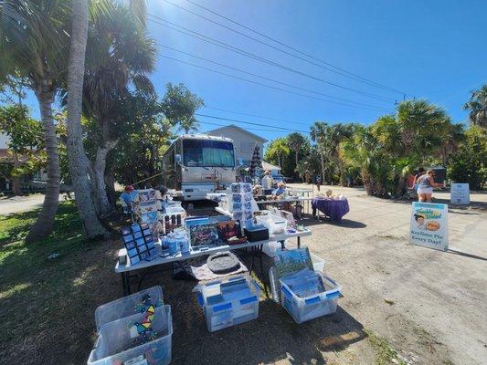 Island Gifts: DELICIOUS key lime pies, beautiful gifts/souvenirs, & the sweetest ladies running everything.