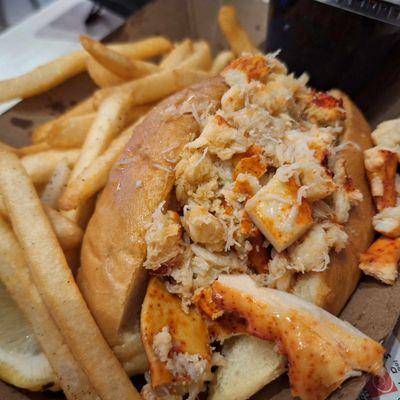 Lobster roll hot with side of fries