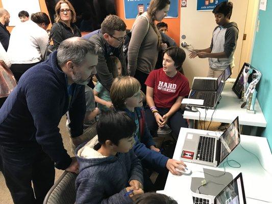 Hackingtons students seeking investor money from parents at our Kids Startup Investor night.