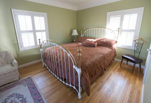 King Size bedroom at Cottage of Capitol Hill Vacation Rental    Paso Robles, California