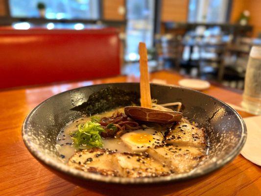 Tonkotsu ramen (豚骨ラーメン)