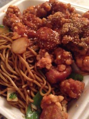 Sesame chicken with vegetable lo mein