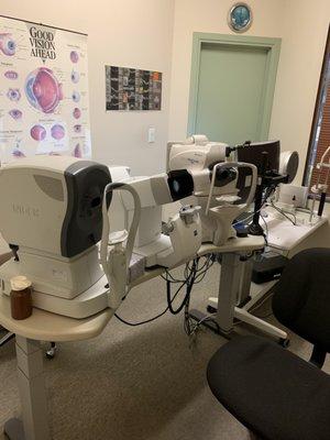 Pressure and peripheral eye testing room. Always cleaned in front of you before use.