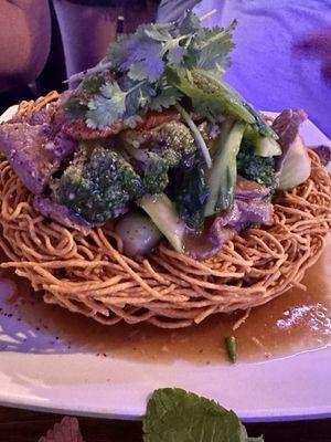 Fried noodle with beef and vegetables