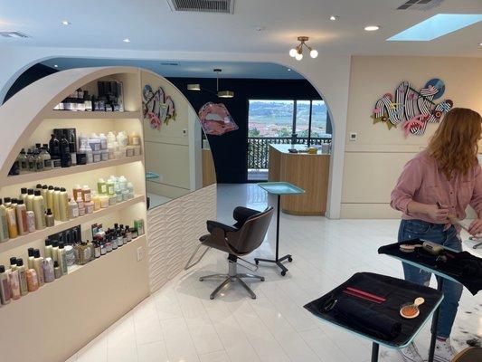 Beautiful salon!! Huge and open and airy!