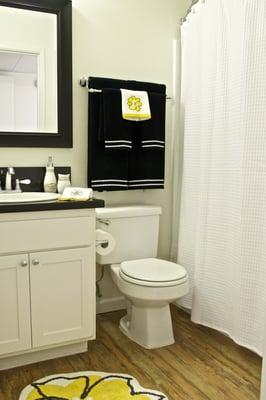 The Retreat on Sycamore guest bathroom.