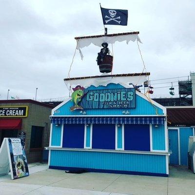 Gooonies Fish & Beer Shack located at the Wisconsin State Fair Park.  We offer Seafood Favorites during the 11 day event,  Cold Beer & Wine.