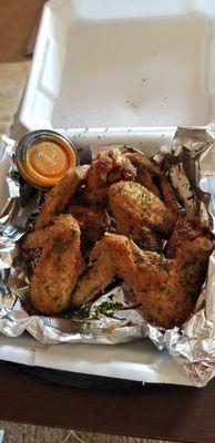 5 whole chicken wings with buffalo sauce