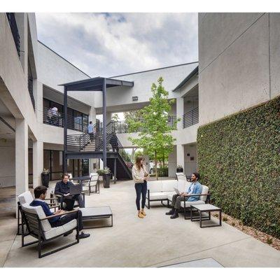 Courtyard with Hi-Speed Wifi