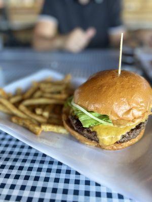 Cheeseburger (1/2 lb)