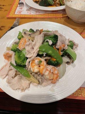 Chicken and Shrimp with Mixed Vegetables