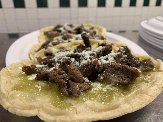 3 sopes verdes de bistec $9.75