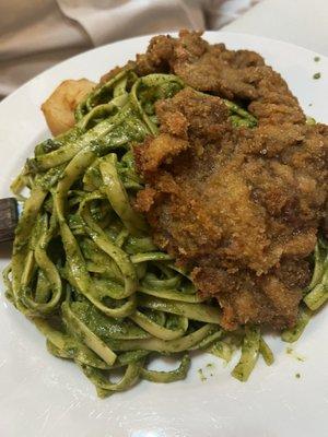 Tallarín Verde //A Peruvian pesto pasta On point- creamy and downright delicious served with a crispy breaded steak #authentic #RealDeal