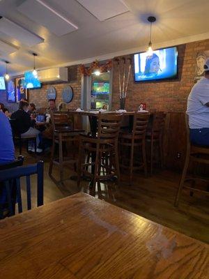 Bar top table