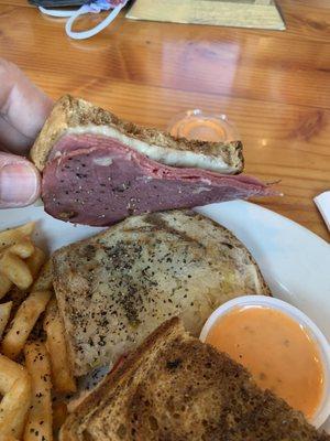 Lamest rendition of a Reuben I've ever seen.