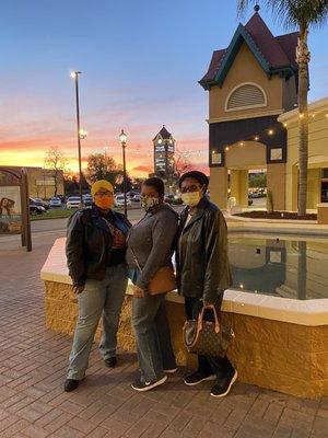 Niece, sis and mom enjoy the sunset at the Tulare Outlets 02/15/2021